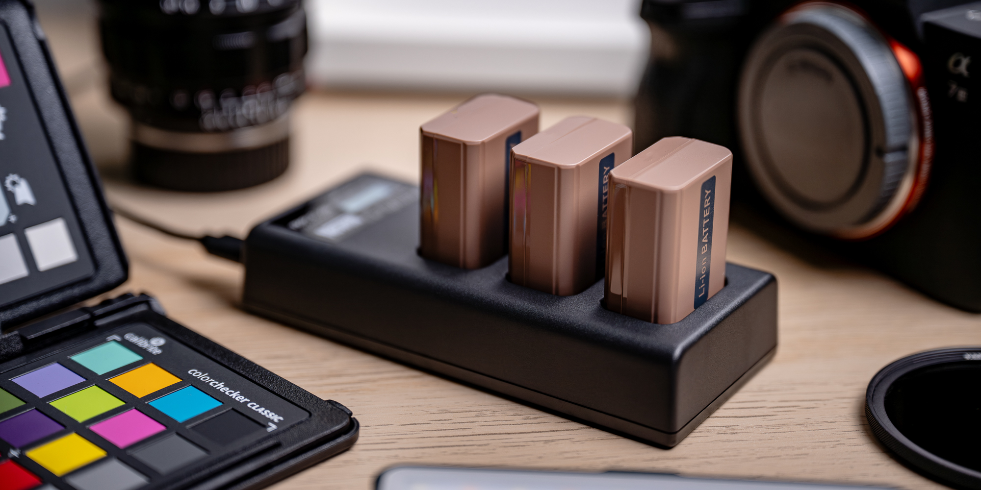 Ładowarka trzykanałowa Newell CD-USB-C do akumulatorów LP-E6 do Canon